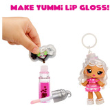 MGA Entertainment Yummiland Lip Gloss Doll Sour Sweeties - Misty Cakes, Puppe 