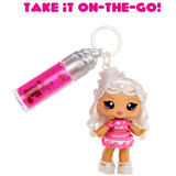 MGA Entertainment Yummiland Lip Gloss Doll Sour Sweeties - Misty Cakes, Puppe 