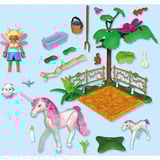 PLAYMOBIL 71839 Magic Unicorns: Einhorn-Stall für Mama und Fohlen, Konstruktionsspielzeug 