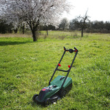 Theo Klein Bosch Rotak Rasenmäher, Gartenspielgerät grün/schwarz, mit Licht und Sound