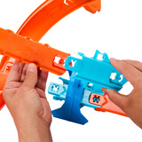 Hot Wheels Track Creator Beschleuniger-Sprung-Schnellstrecke-Set , Rennbahn mit Spielzeugauto und motorisiertem Beschleuniger