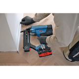 Bosch Professional Akku-Holznagler GNH 18V-50-2M Professional solo, 18Volt blau/schwarz, ohne Akku und Ladegerät, in L-BOXX 