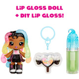 MGA Entertainment Yummiland Lip Gloss Doll Sour Sweeties - Sasha Sourworms, Puppe 