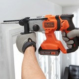 BLACK+DECKER Akku-Kombihammer BCD900E2K, 18Volt, Bohrhammer orange/schwarz, 2x 2,5Ah Li-Ionen-Akku