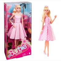 Mattel Barbie The Movie Margot Robbie als Barbie: Sammlerpuppe im rosa-weißen Karo-Kleid