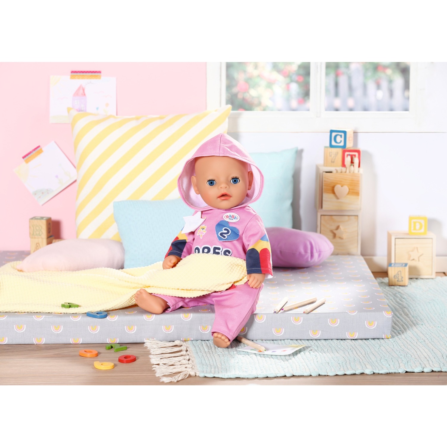 ZAPF Creation BABY born® Kindergarten Einteiler + Badges 36cm, Puppenzubehör