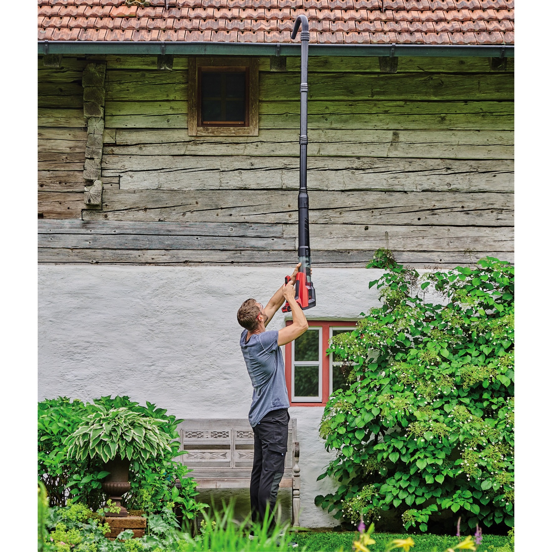 EINHELL Professional Akku-Laubbläser GP-LB 18/200 Li GK - Solo, 18Volt rot/schwarz, ohne Akku und Ladegerät, mit Dachrinnen-Reinigungsset